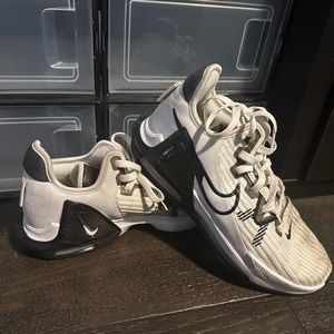 Nike LeBron Witness 6 Team Basketball Shoes